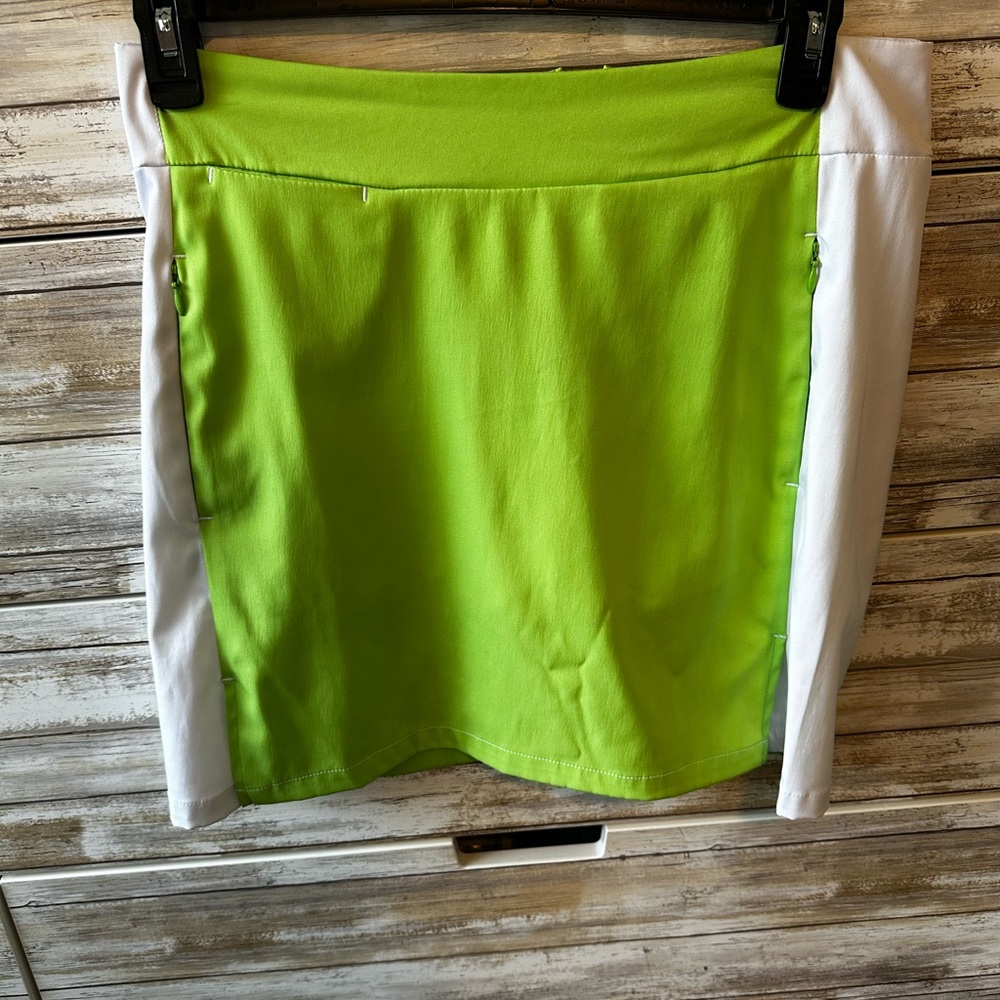 🟢 Antigua Desert Dry Women’s Golf Skort Size 8 Green White Athletic Stretch